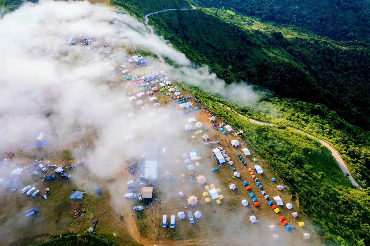ブイフイ高原の朝の光景（写真：Thanh Thắng/VOV）