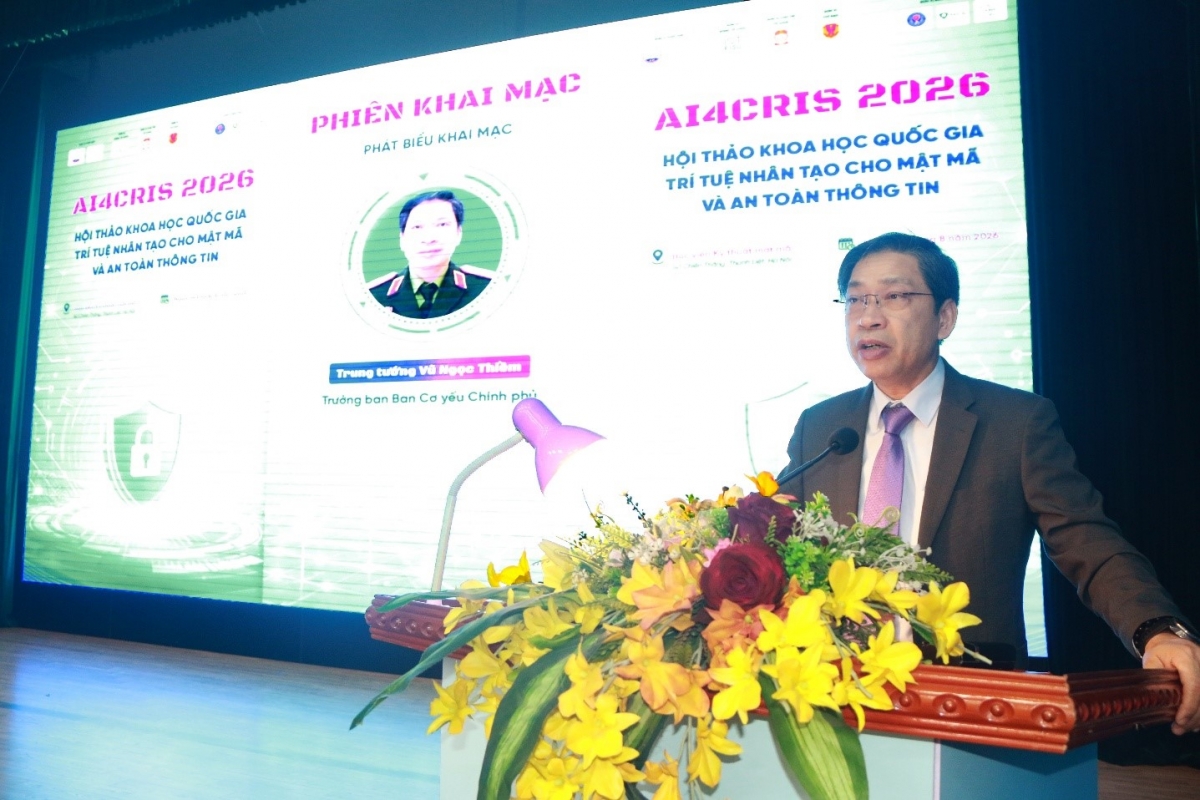 Trung tướng Vũ Ngọc Thiềm, Trưởng Ban Cơ yếu Chính phủ phát biểu khai mạc Hội thảo.