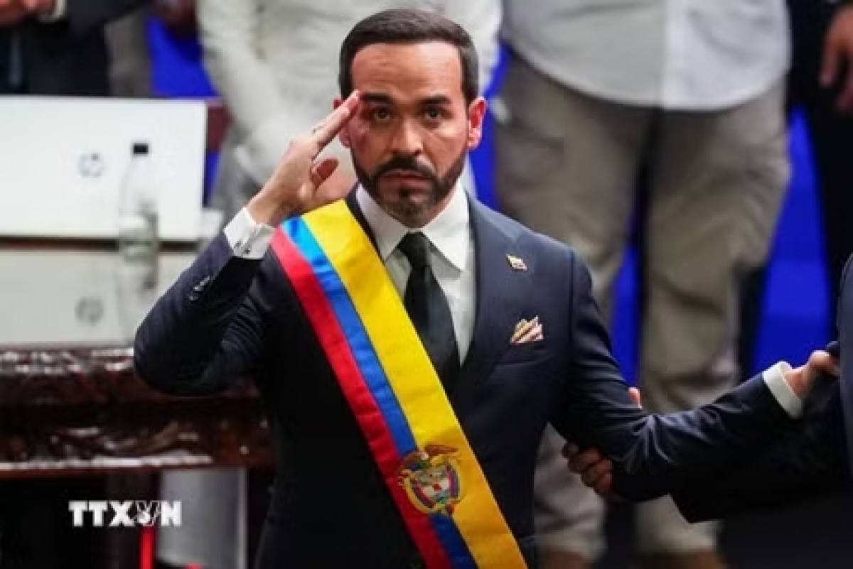 El presidente electo de Colombia, De la Espriella, de 48 años, durante la ceremonia de toma de posesión efectuada el 7 de agosto. Foto: VNA