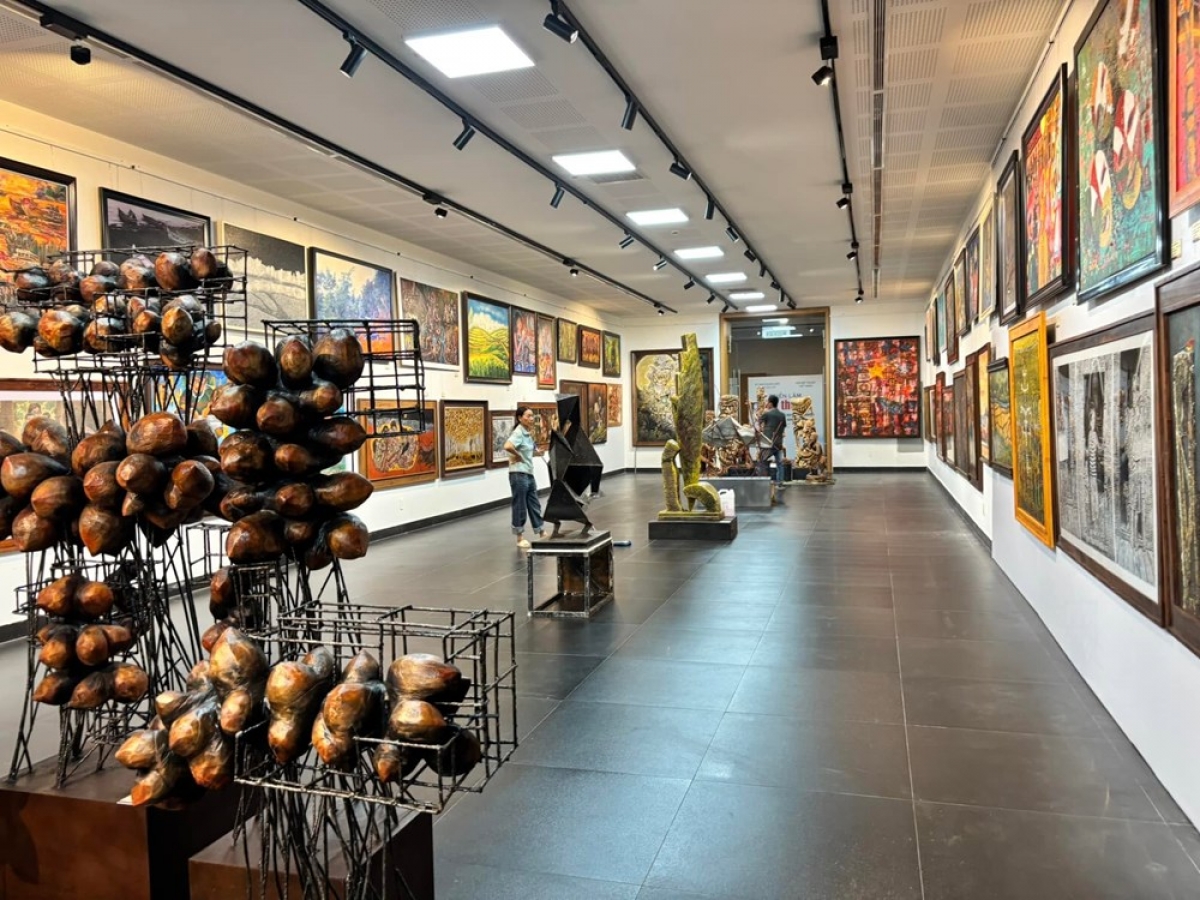 Eine Ecke der Kunstausstellung. (Foto: baovanhoa.vn)