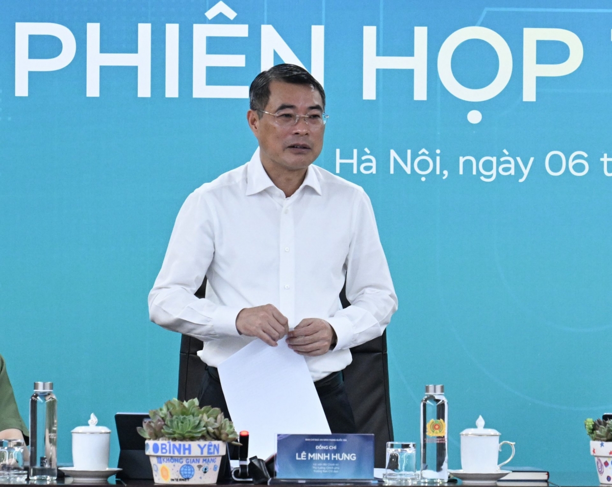 Prime Minister Le Minh Hung, Head of the National Steering Committee on Cybersecurity, speaks at the meeting. (Photo: Lai Hoa/VOV.)