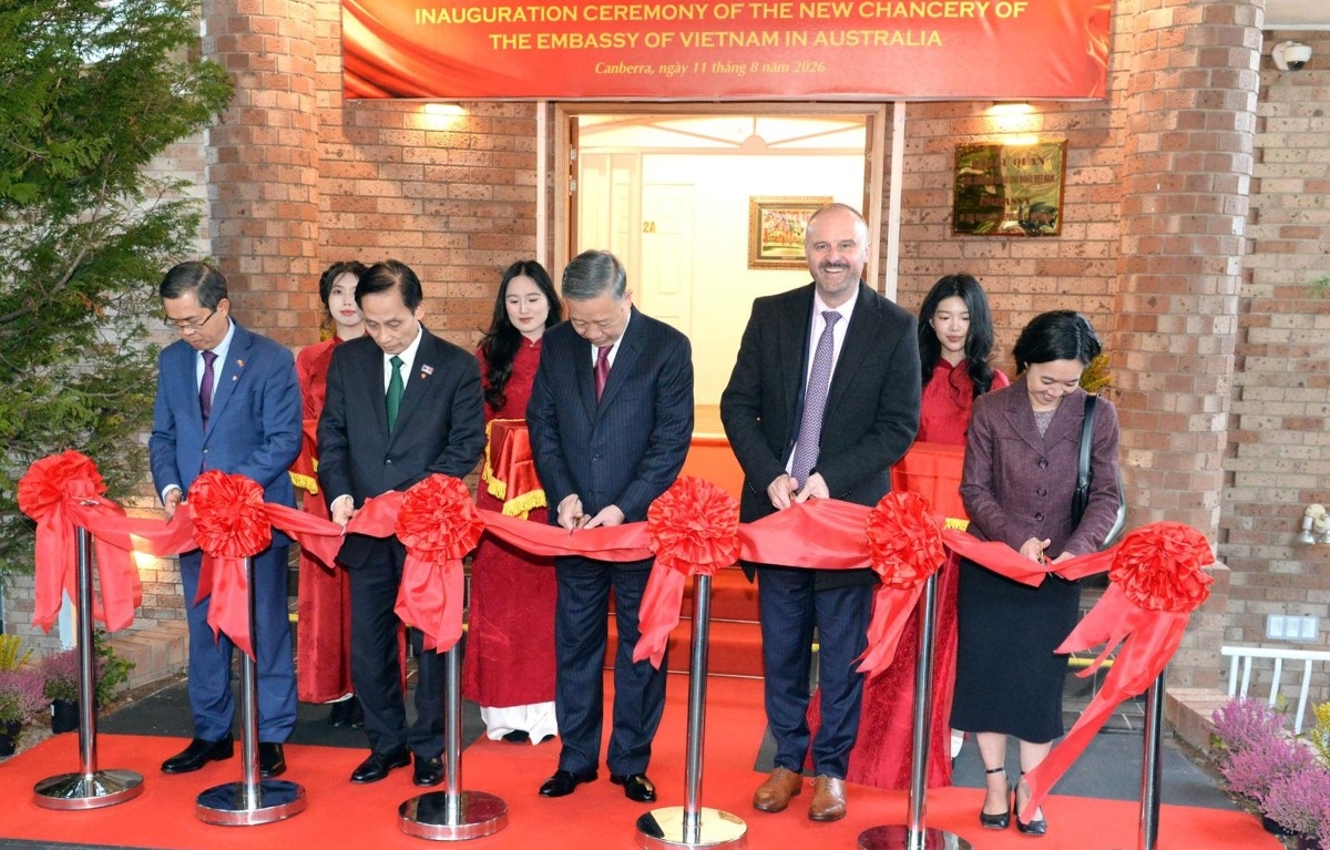 Tổng Bí thư, Chủ tịch nước Tô Lâm cùng các đại biểu cắt băng khánh thành Đại sứ quán Việt Nam tại Australia. Ảnh: Việt Nga/VOV-Australia