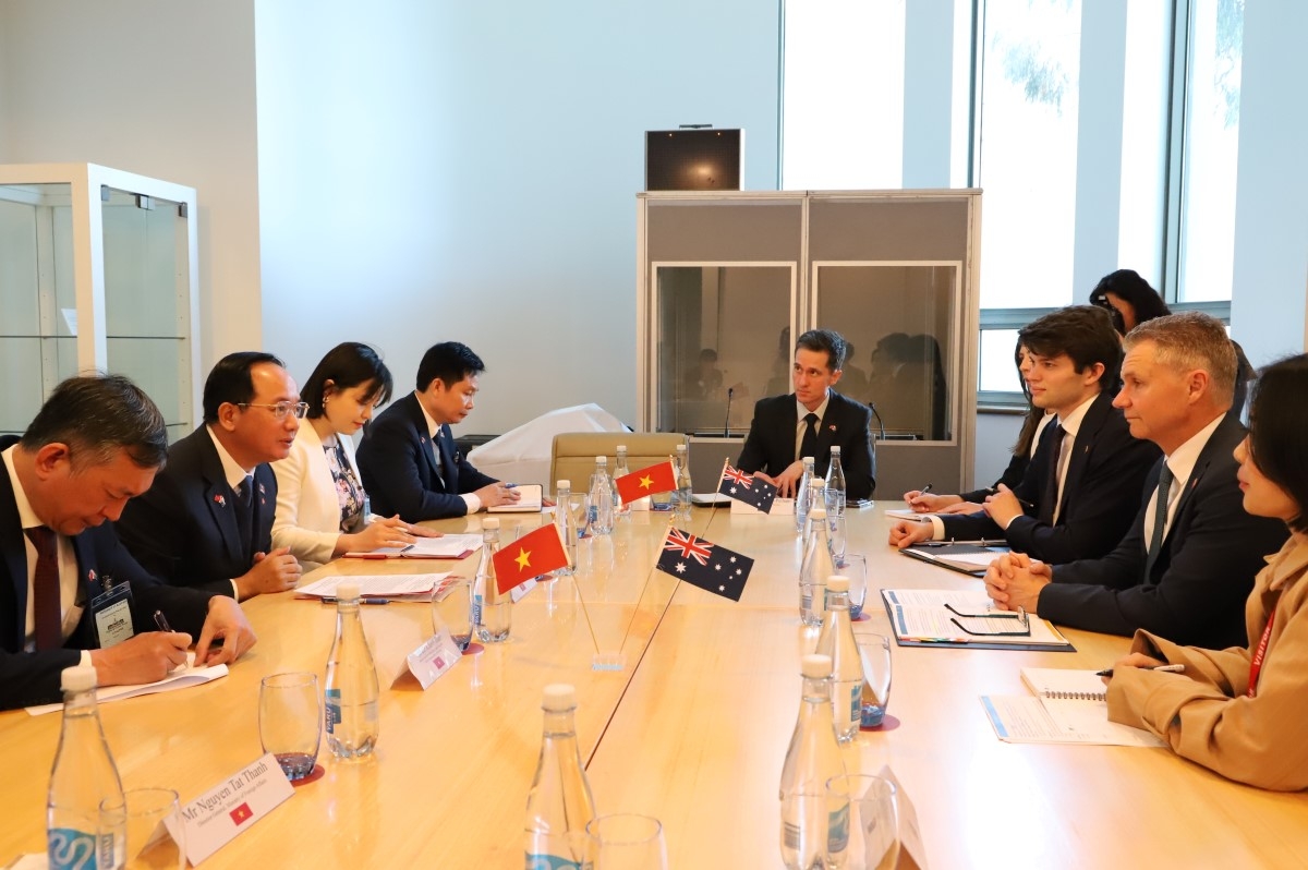 Trinh Van Quyet, Head of the Party Central Committee’s Commission for Communication and Education, meets Australian Assistant Minister for Foreign Affairs and Trade Matt Thistlethwaite. (Photo: Viet Nga/VOV-Australia)
