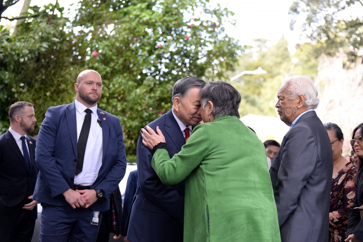 General Secretary and President To Lam performs the traditional "hongi" greeting (Photo: Viet Cuong/VOV)