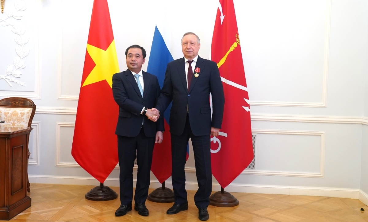 Politburo member and Secretary of the Hanoi Party Committee Tran Duc Thang and Saint Petersburg Governor Alexander Beglov. (Photo: VOV-Moscow)