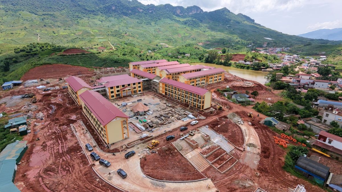 ソンラ省にある小中学校寄宿学校の建設現場（写真：​Lê Hạnh/VOV-Tây Bắc）