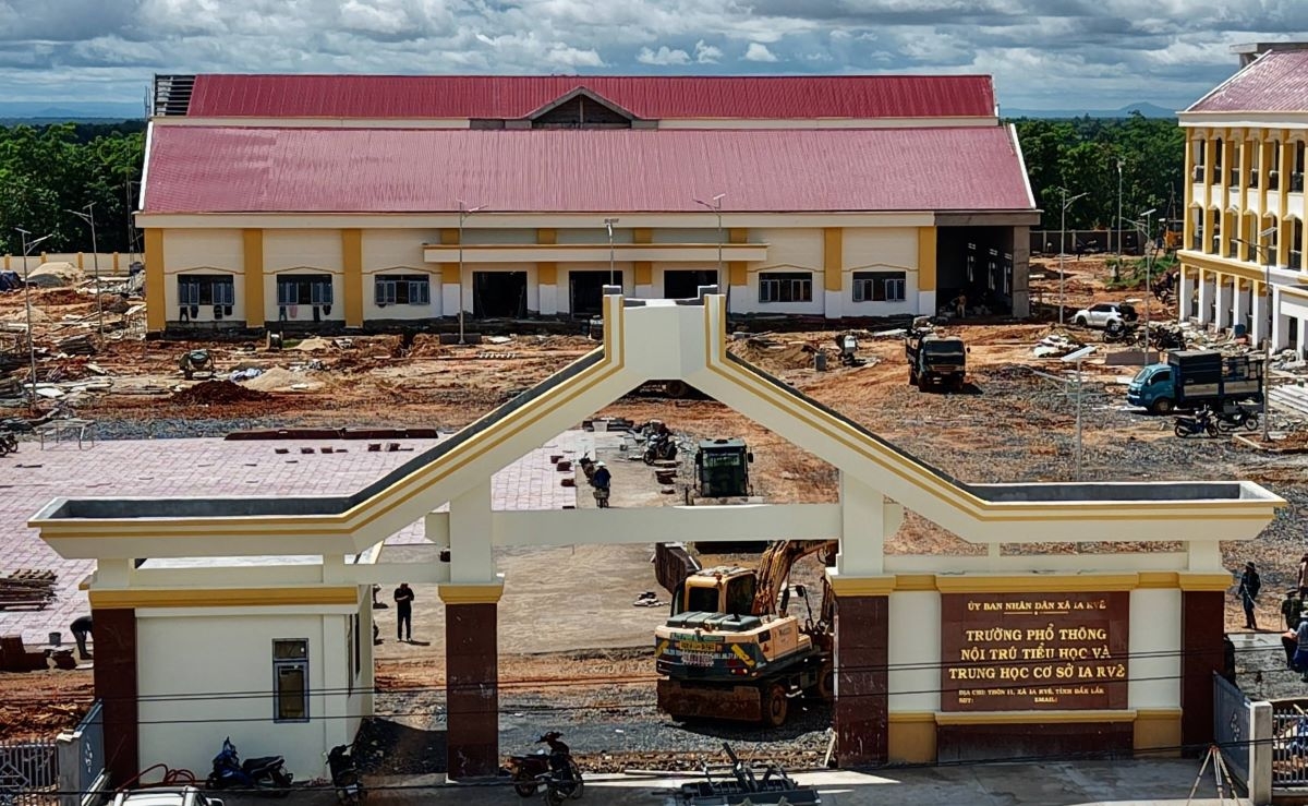 ダクラクにある小中学校寄宿学校の建設現場　（写真：Tuấn Long/VOV-Tây Nguyên）
