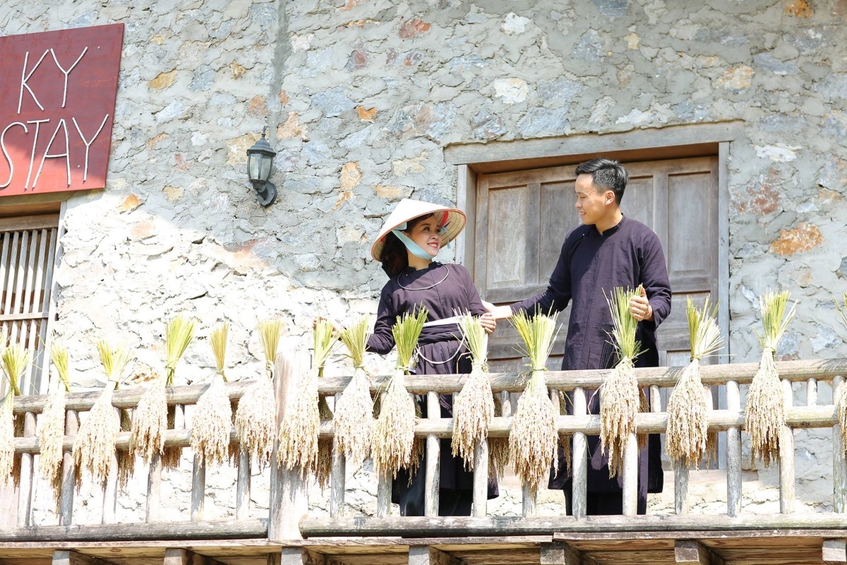 Phong slư là những “bức thư tình” gửi gắm tâm tư sâu kín của những đôi trai gái đang yêu hoặc gặp trắc trở duyên tình. Khi nhận được những bức thư ấy, người ta "hát" lên bằng một làn điệu gọi là Phong slư. Ảnh: PV/VOV-Đông Bắc