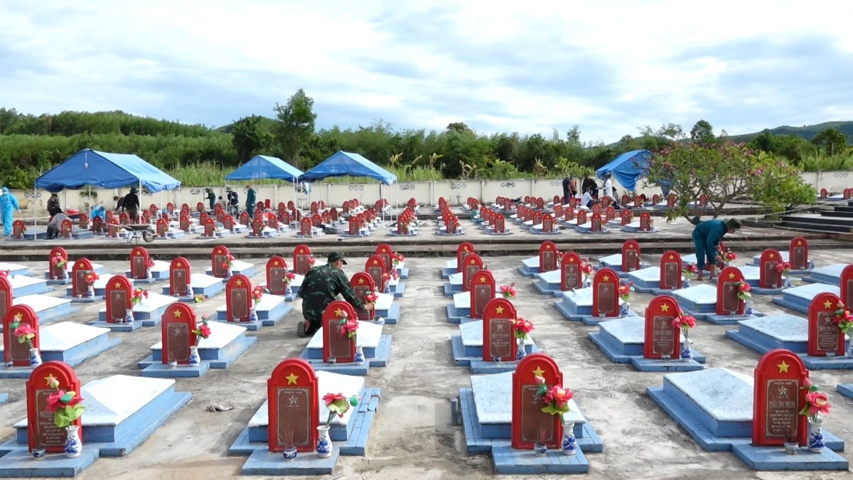 สุสานทหารพลีชีพเพื่อชาติซวนกวาง 2 (ภาพจาก Lê Biết)