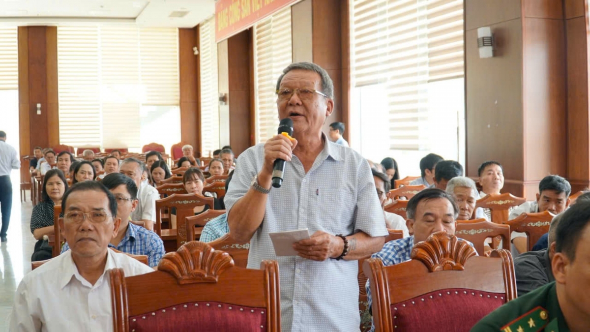 Voters make proposals concerning Quy Nhon development (Photo: Nguyen Thao/ VOV correspondent in the Central Highlands)