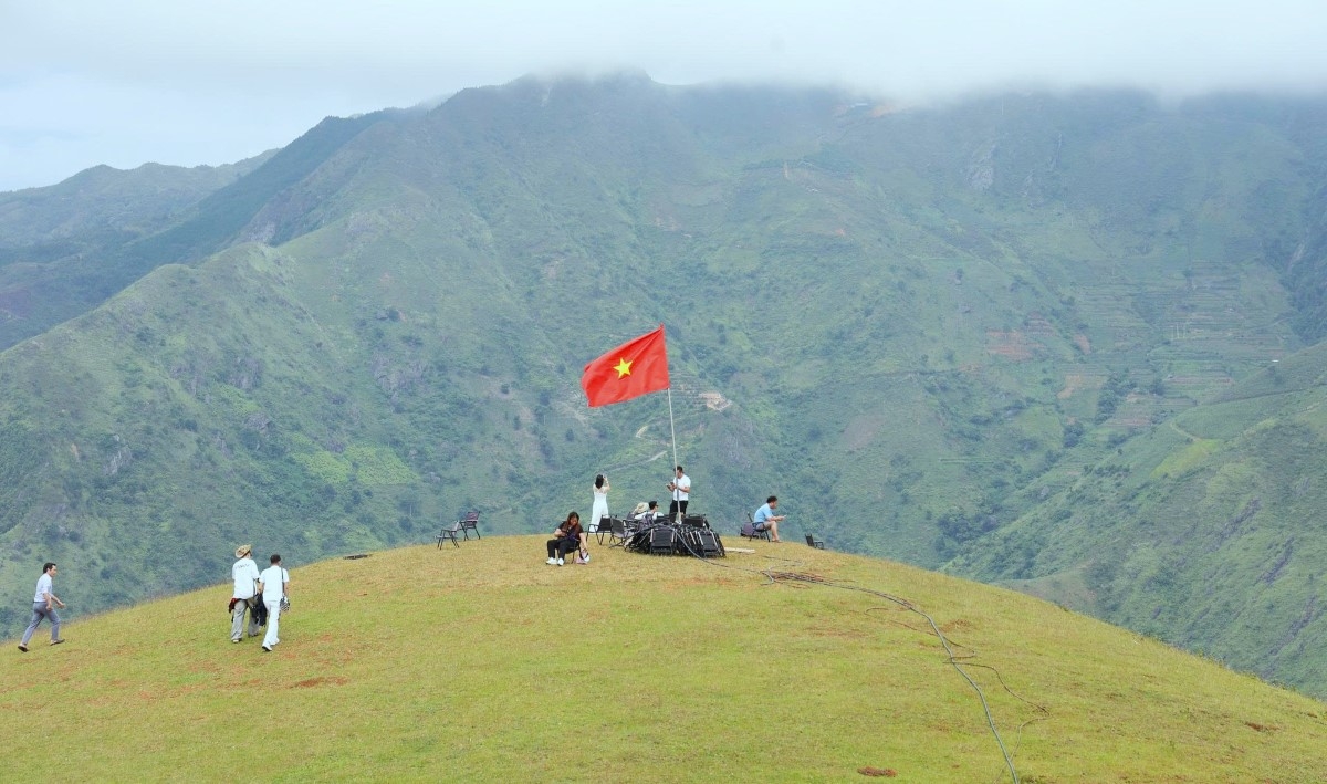  Những triền cỏ xanh mướt trên thảo nguyên Tà Xùa giữa những dãy núi trùng điệp của vùng Tây Bắc. Ảnh: Thế Hùng/VOV5