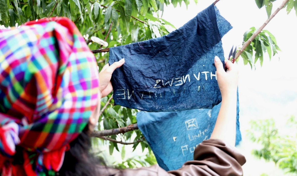 Sebuah produk yang diselesaikan wisatawan (Foto: The Hung/VOV5) 