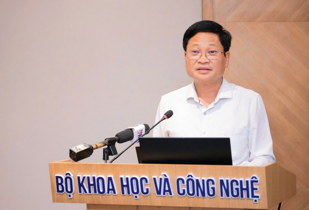 លោក ង្វៀន ខាកលីច ប្រធាននាយកដ្ឋានបច្ចេកវិទ្យាឌីជីថល និងបញ្ញាសិប្បនិម្មិត ក្រសួងវិទ្យាសាស្ត្រ និងបច្ចេកវិទ្យា ថ្លែងក្នុងពិធីប្រគល់រង្វាន់ Make in Vietnam។ រូបថត៖ តាឡាន/VOV1