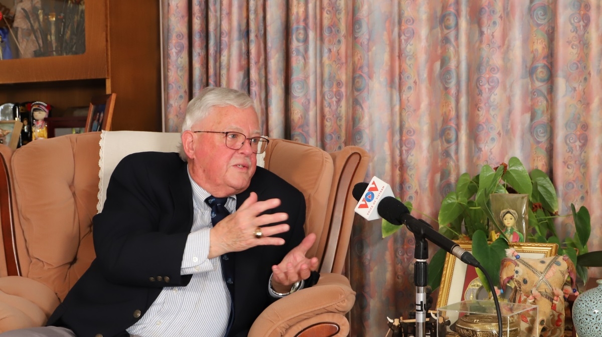 Professor Carl Thayer of the University of New South Wales speaks in an interview with VOV. (Photo: VOV)