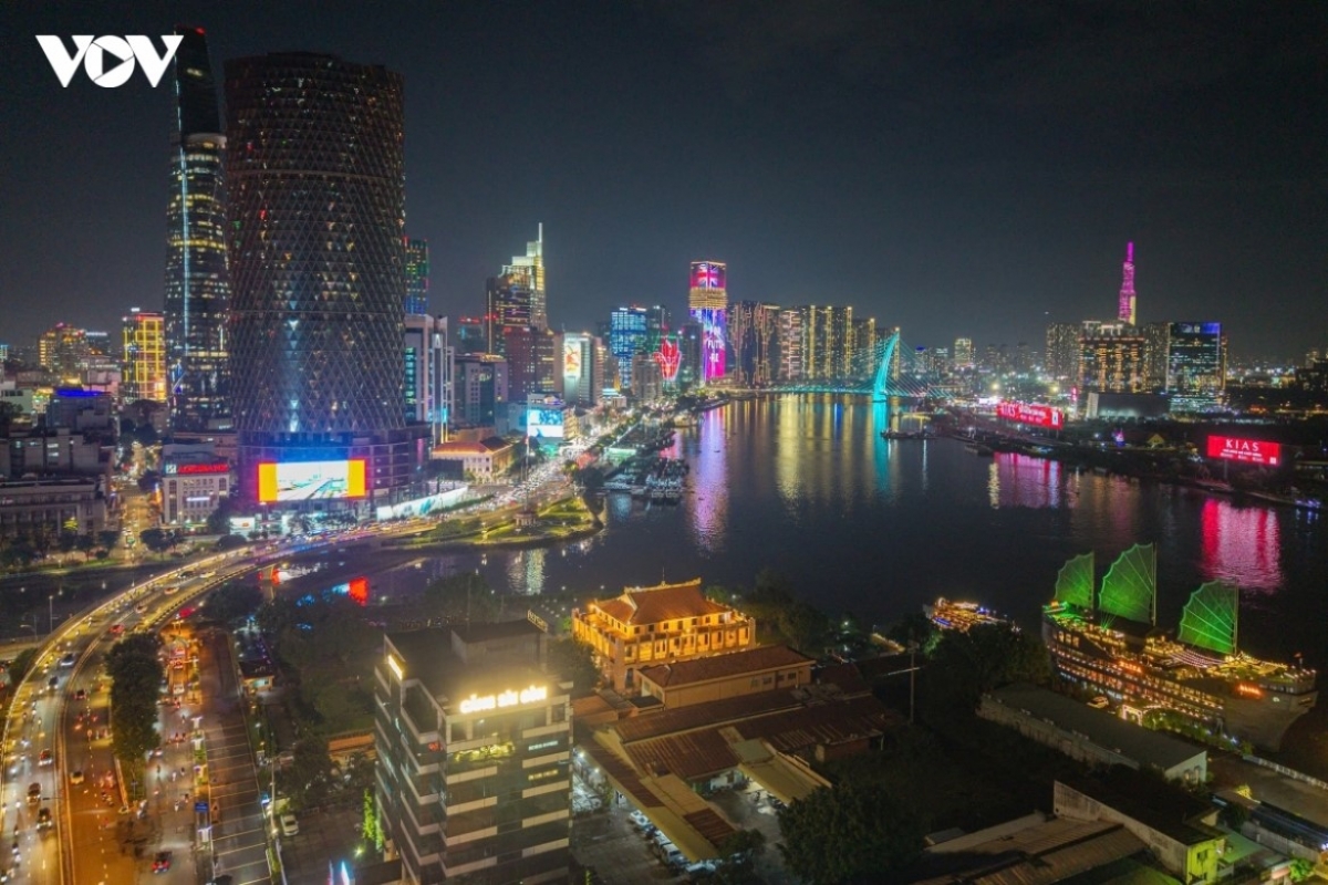 Với những ai yêu thích nhịp sống đô thị sôi động, TP. Hồ Chí Minh là điểm đến đầy hấp dẫn, chiều lòng từ những du khách đam mê tìm hiểu văn hóa - lịch sử đến các tín đồ ẩm thực, hay cả những tâm hồn yêu thích sự nhộn nhịp về đêm bằng trải nghiệm trọn vẹn.