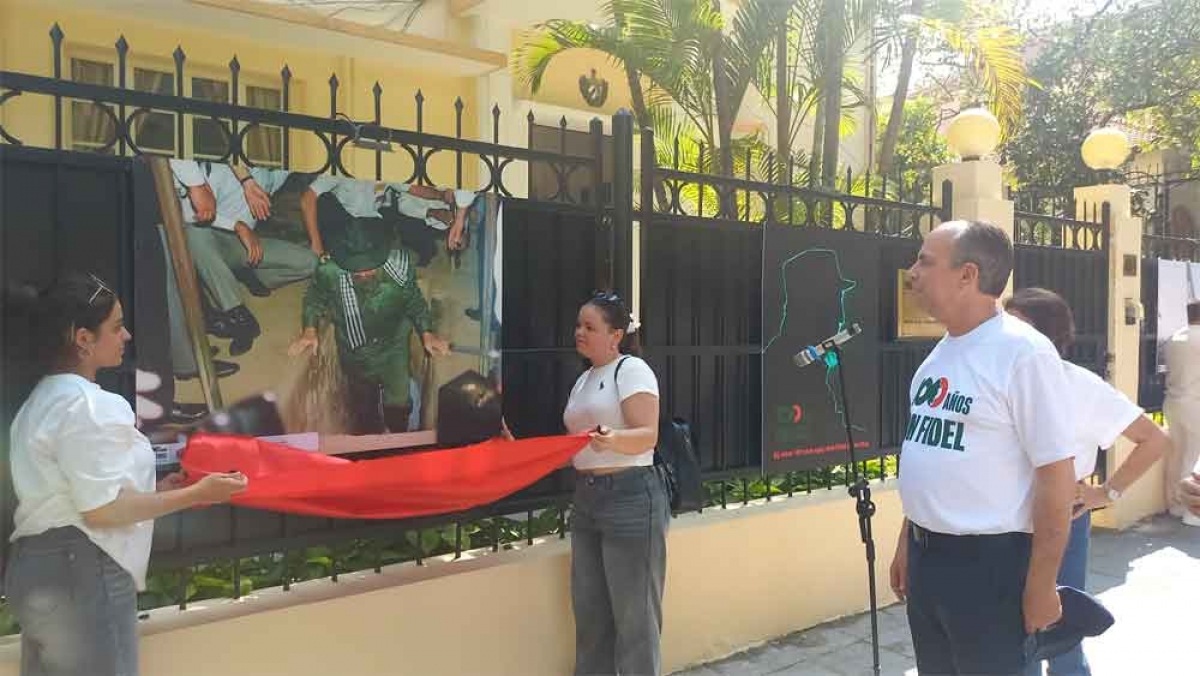 La galería organizada por la Embajada de Cuba en Vietnam, es un homenaje al Comandante en Jefe Fidel Castro en su centenario. Foto: Prensa Latina