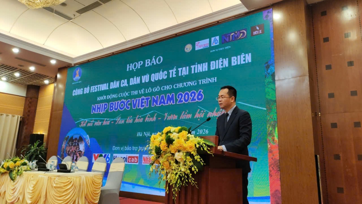 Tran Hai Ha, Director of the Dien Bien Department of Culture, Sports and Tourism, speaks at the press conference.