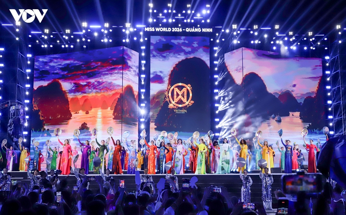 Chương trình Khai mạc Hoa hậu thế giới (Miss World) với chủ đề “Welcome Miss World to Quảng Ninh - Việt Nam” diễn ra đêm 12/8 tại quảng trường biển Hạ Long Marina, phường Bãi Cháy, tỉnh Quảng Ninh. Lần thứ 73 Hoa hậu thế giới tổ chức cũng là lần đầu tiên cuộc thi sắc đẹp uy tín, có lịch sử lâu đời nhất thế giới này diễn ra tại Việt Nam.