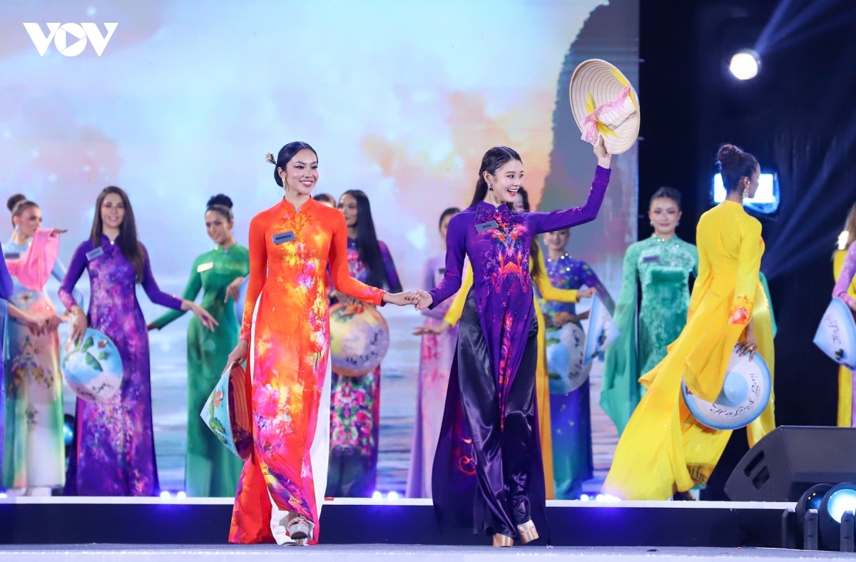 Các thí sinh cuộc thi Miss World Hoa hậu Thế giới lần thứ 73 cũng chính là những Đại sứ sẽ cùng lan tỏa câu chuyện về quê hương và bản sắc Việt đến gần hơn nữa với bạn bè trên khắp năm châu.