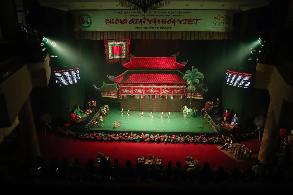 Ruang pertunjukan wayang air di sebuah Teater Wayang Air di Kota Hanoi
