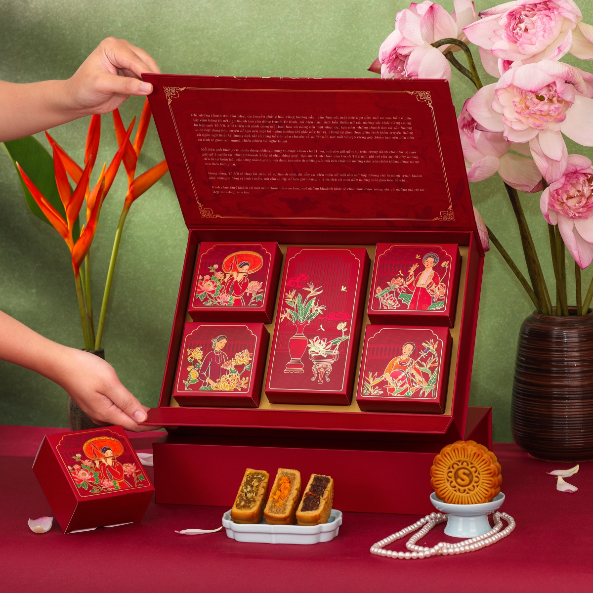  Luu Sa dark chocolate lava is part of Savor Cake’s To Nu 01 mooncake set.  (Photo: Savor Cake)