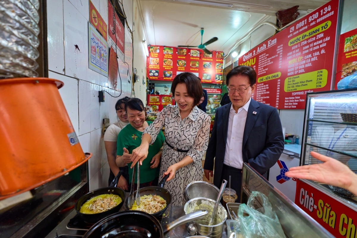 이재명 대한민국 대통령과 영부인이<br>
바인 쌔오를 만들어 보는 모습<br>
(사진: 이재명 대통령 인스타그램)