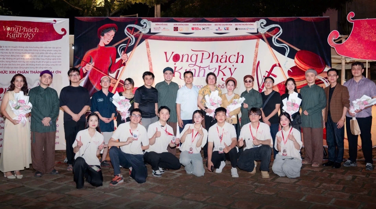 Các thành viên ban tổ chức “Vọng Phách Kinh Kỳ” cùng nhóm Xẩm 48h.