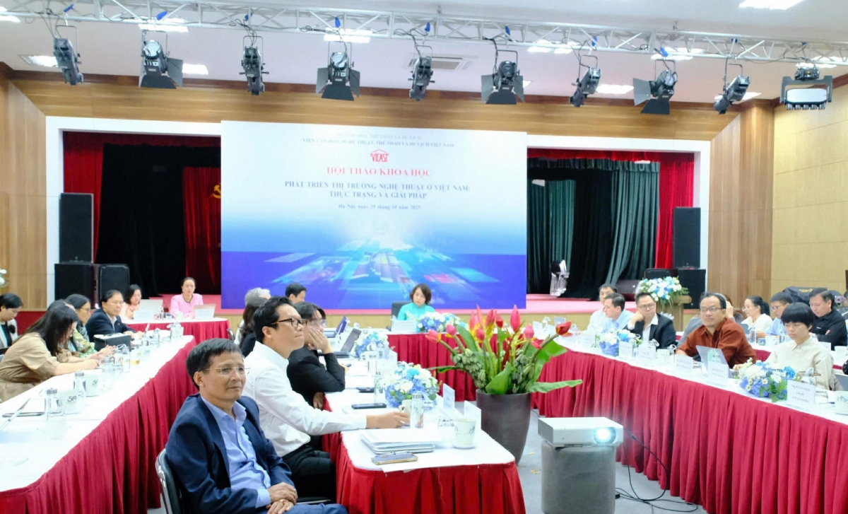 Hội thảo khoa học “Phát triển thị trường nghệ thuật Việt Nam: thực trạng và giải pháp do Viện Văn hóa nghệ thuật thể thao du lịch” (Bộ Văn hóa – Thể thao – Du lịch) tổ chức tại Hà Nội với sự đóng góp ý kiến của nhiều nhà nghiên cứu, chuyên gia trong ngành