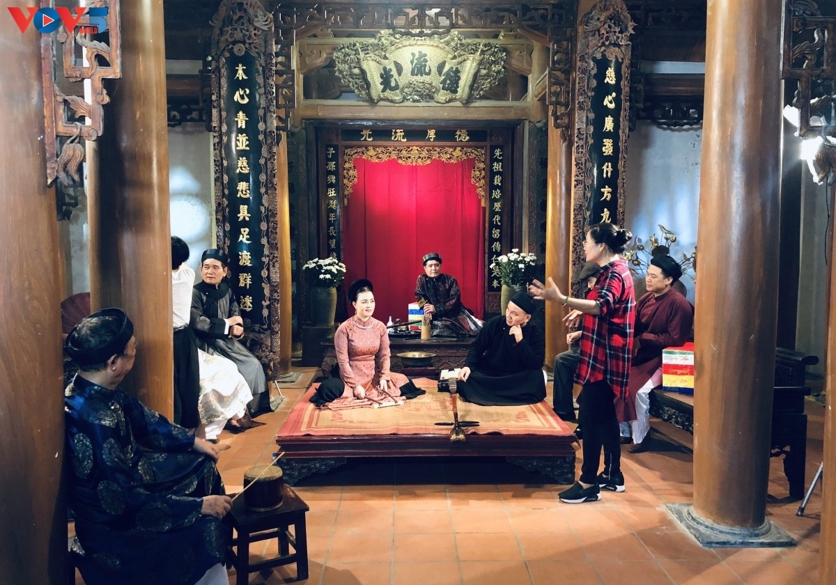 The filming of a reenacted traditional Ca Tru performance. (Photo: Kim Lieu/ VOV5)