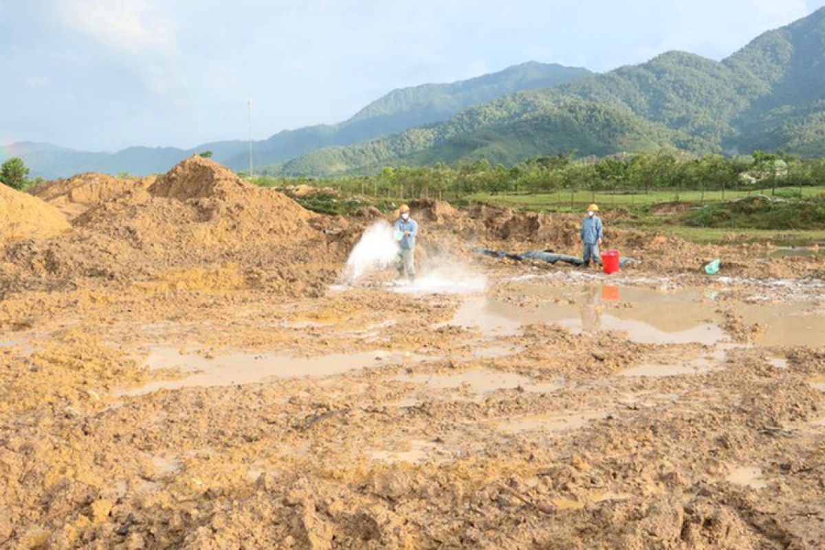 La dépollution de la dioxine dans un aéroport. Photo: baochinhphu.vn