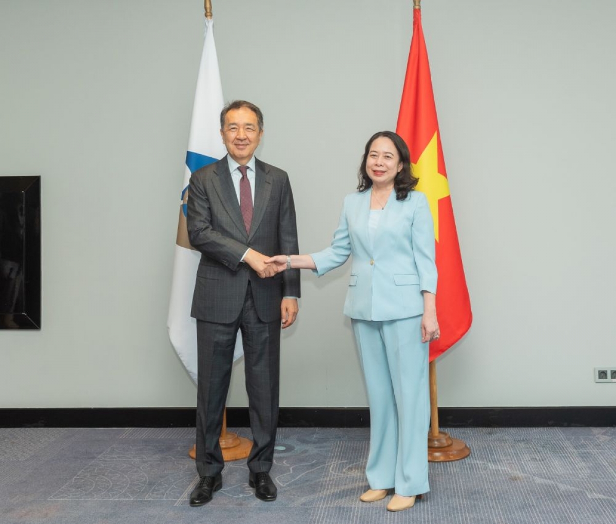 รองประธานประเทศ หวอถิแอ๊งซวนกับเลขาธิการ SCO นูร์ลัน เยียร์เมกบายเยฟ (ภาพจากกระทรวงการต่างประเทศ)