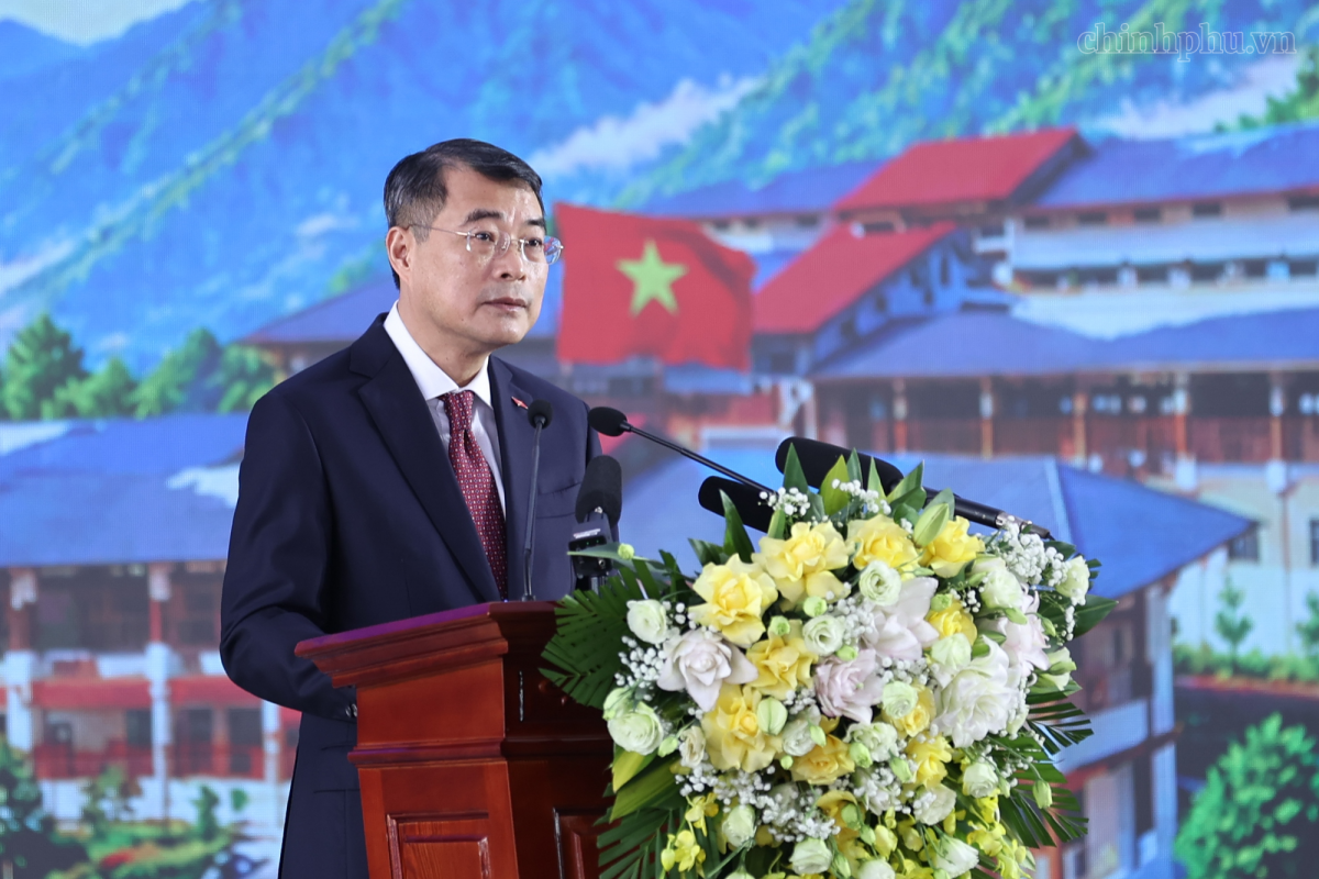 PM Le Minh Hung menyampaikan pidato dalam upacara pembukaan tahun ajaran baru 2026-2027 (Foto: chinhphu.vn)