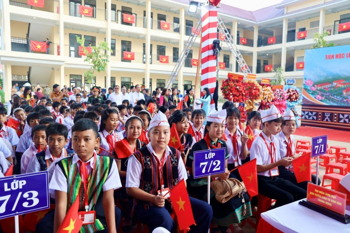 107 inter-level boarding schools in border communes across Vietnam are inaugurated on September 5, the opening day of the new school year. (Photo: chinhphu.vn)