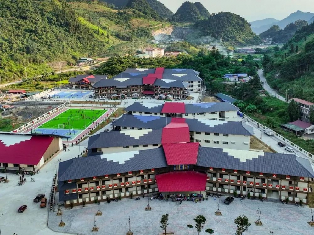 Trường Phổ thông nội trú Tiểu học và Trung học cơ sở Mường Khương, xã Mường Khương, tỉnh Lào Cai sẽ là điểm cầu trung tâm tổ chức lễ khánh thành và khai giảng năm học 2026 - 2027 trên toàn quốc - Ảnh: Báo Lào Cai