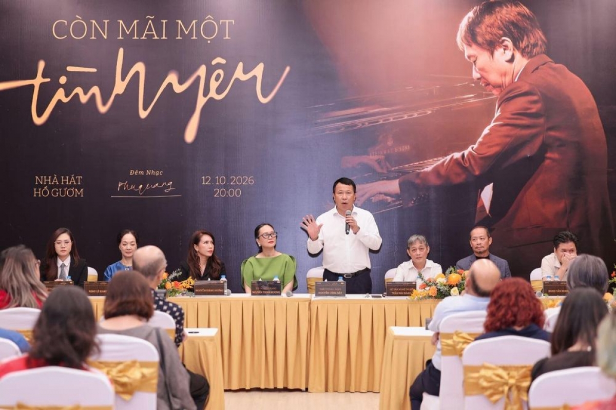 L'artiste du peuple Nguyên Công Bây, directeur du théâtre Hô Guom, prend la parole. Photo: Comité d'organisation