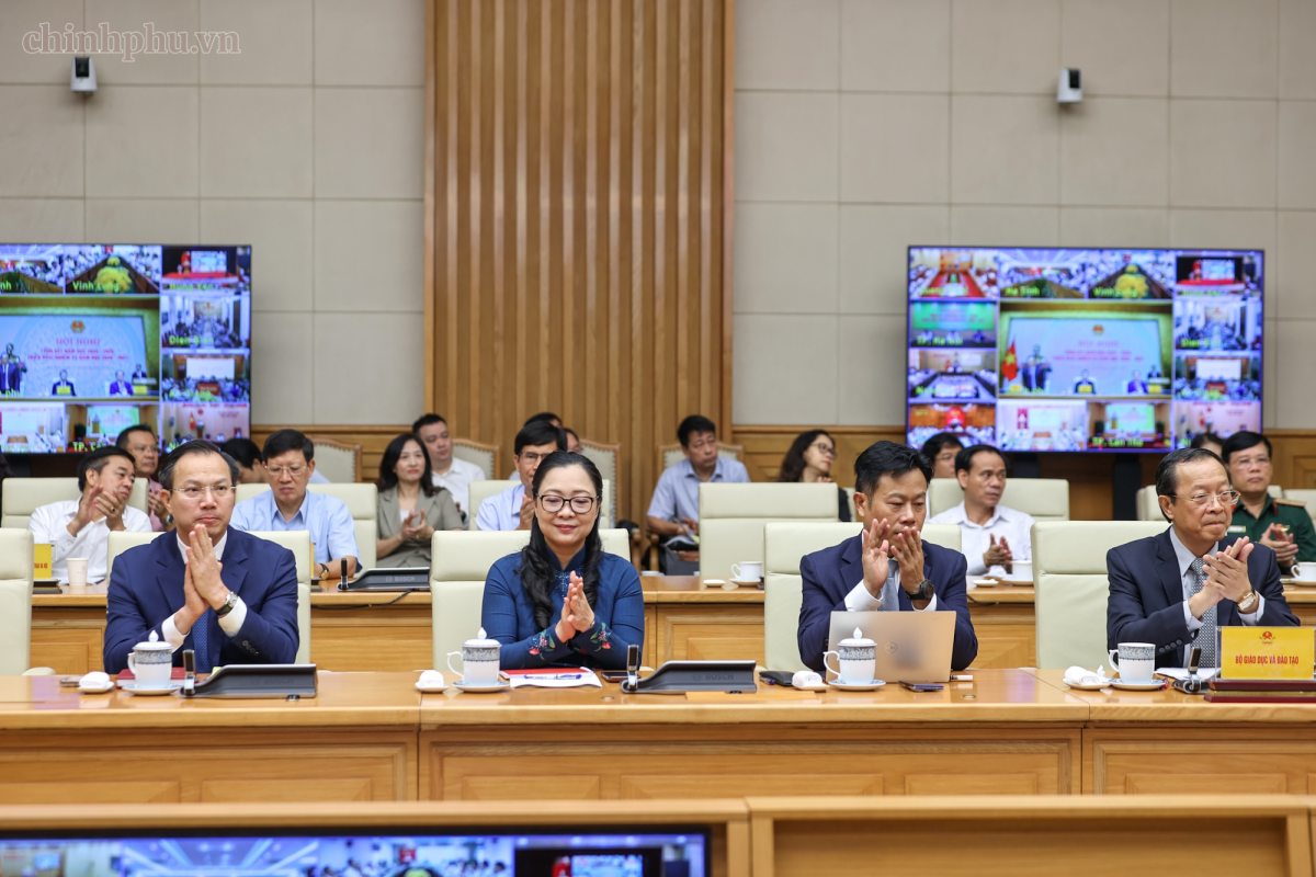 教育訓練省の幹部が会議に出席（写真：Nhật Bắc/chinhphu.vn）