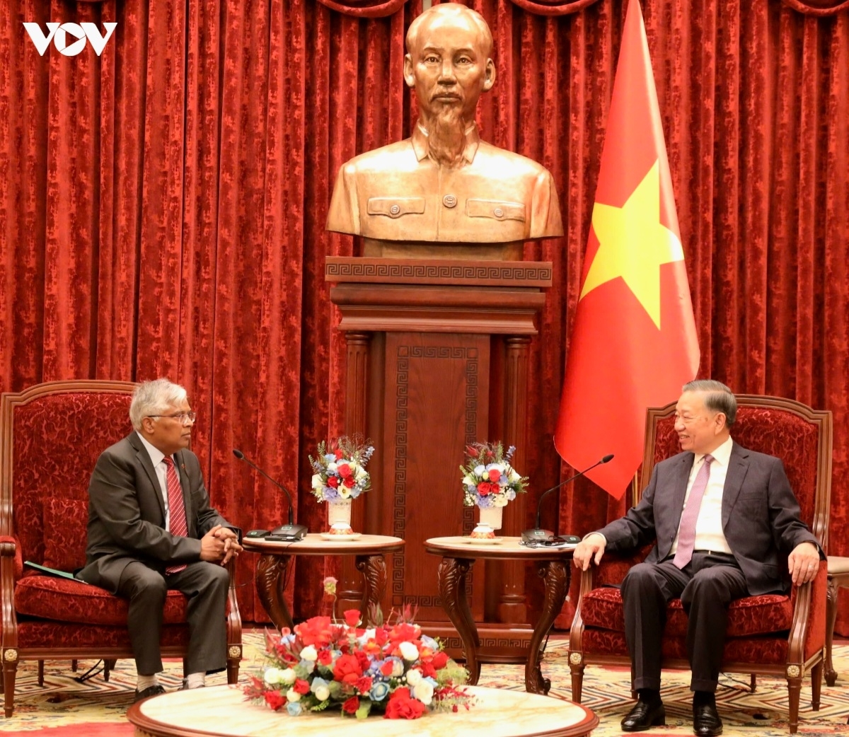 General Secretary and President To Lam and Bangladeshi Ambassador to Vietnam Mohammad Lutfor Rahman (Photo: VOV)