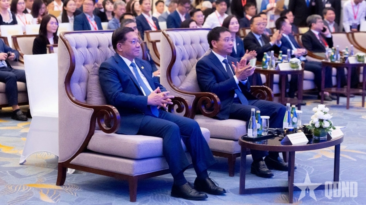 ミン・アウン・フライン大統領とグエン・バン・タン副首相<br>
写真：Viet Trung/QDND