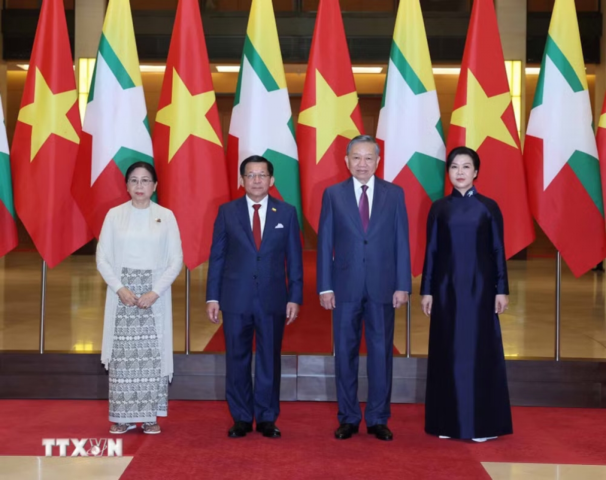 トー・ラム書記長・国家主席夫妻とミン・アウン・フライン大統領夫妻<br>
写真：Thong Nhat/TTXVN