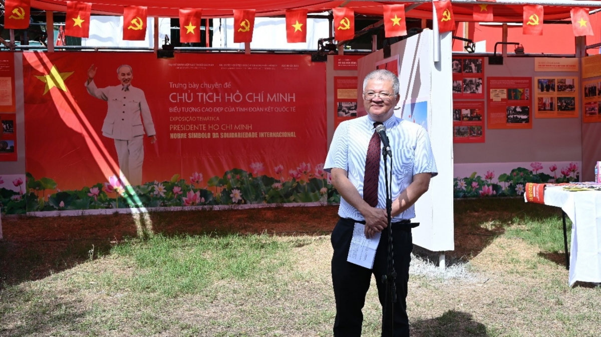 El embajador de Vietnam en Portugal, Nguyen Manh Thang, pronuncia el discurso de apertura. Foto: bvhttdl.gov.vn