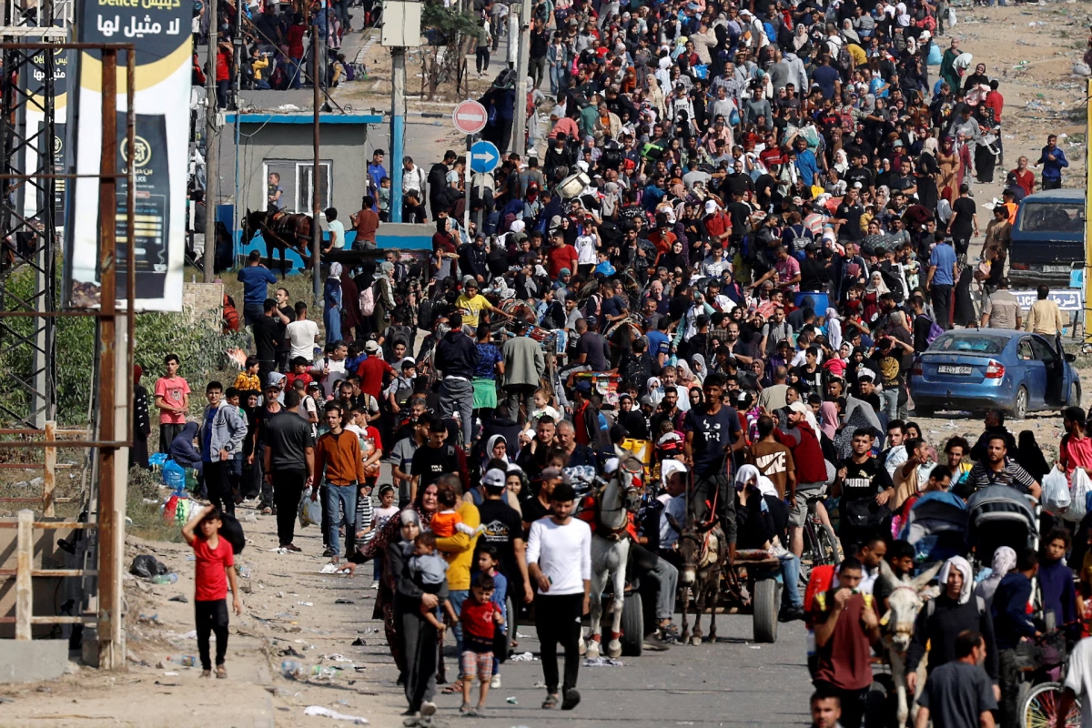 Des Palestiniens évacuent la bande de Gaza pour fuir les combats, le 9 novembre 2023. Photo: REUTERS/Mohammed Salem
