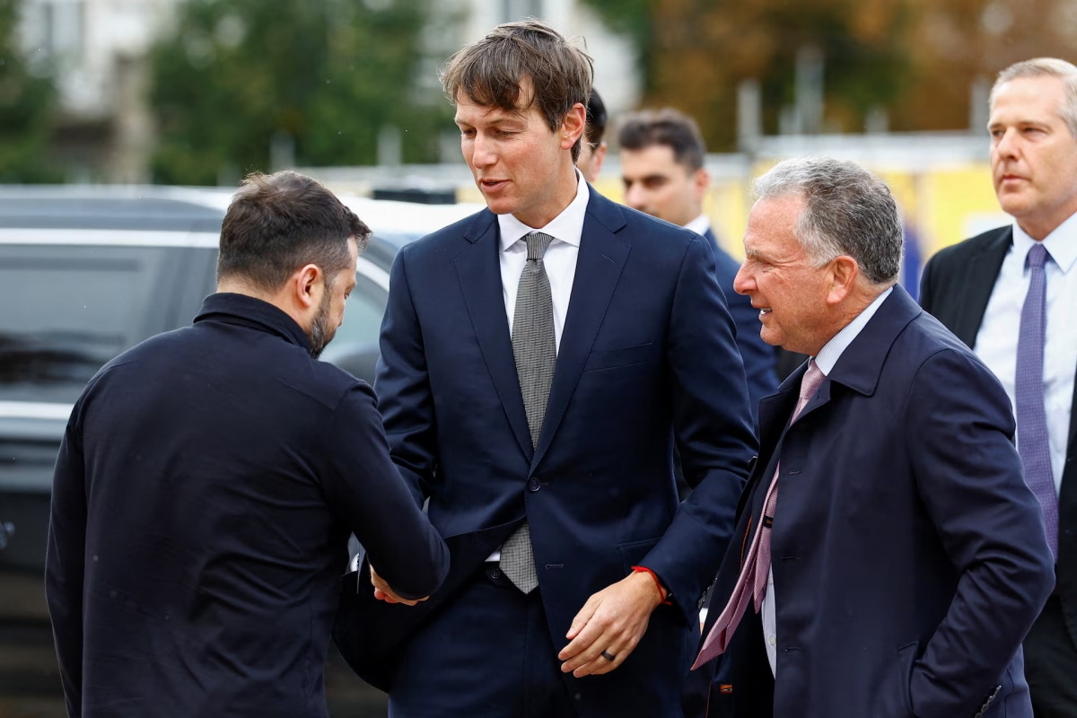 Ukrainian President Volodymyr Zelenskiy welcomes US presidential envoys Steve Witkoff and Jared Kushner in Kyiv, Ukraine, on Sept. 9, 2026. (Photo: REUTERS/Valentyn Ogirenko)