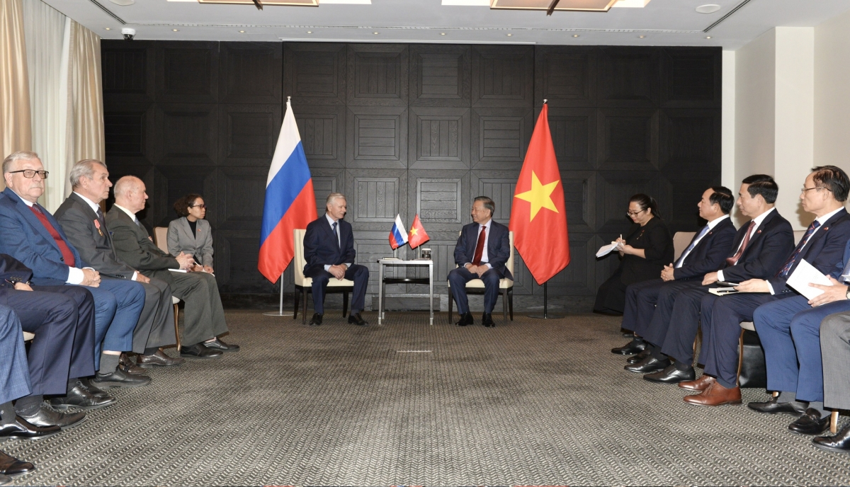 Party General Secretary and President To Lam receives representatives of the Russian War Veterans’ Association and the Russia-Vietnam Friendship Association. (Photo: VOV)