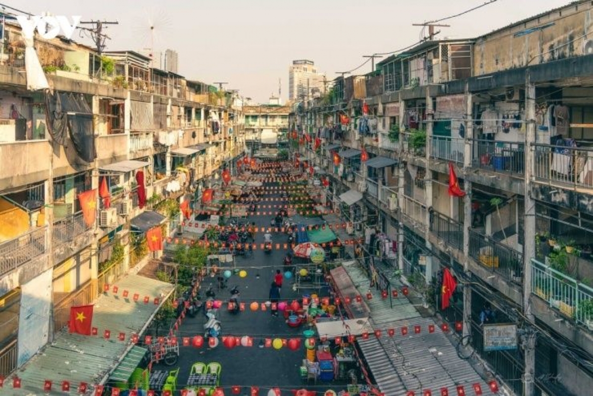 Photographer Al Shelley walks through alleys in Ho Chi Minh City to experience the life behind large streets. (Photo courtesy of the photographer)