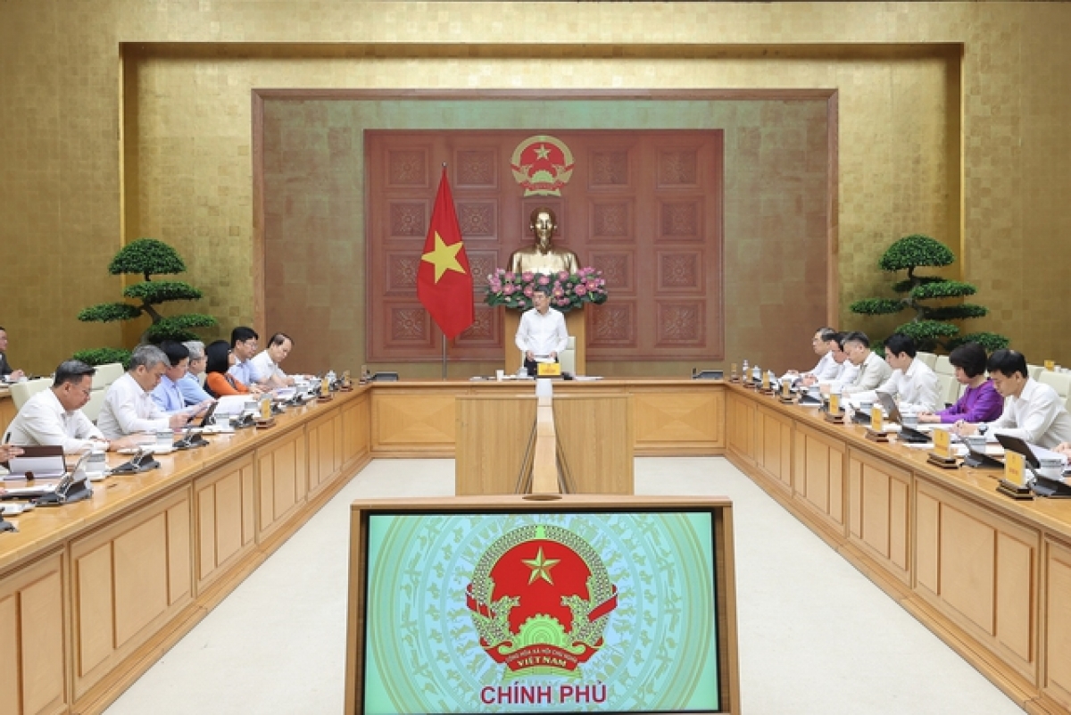 Prime Minister Le Minh Hung presides over a working session with the Ministry of Justice - Photo: VGP/Nhat Bac