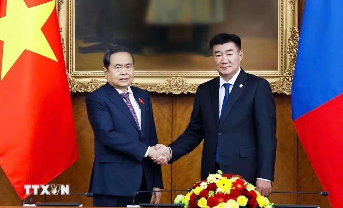 National Assembly President Tran Thanh Man holds talks with Mongolian Parliament Speaker Sandag Byambatsogt. (Photo: Doan Tan/VNA)