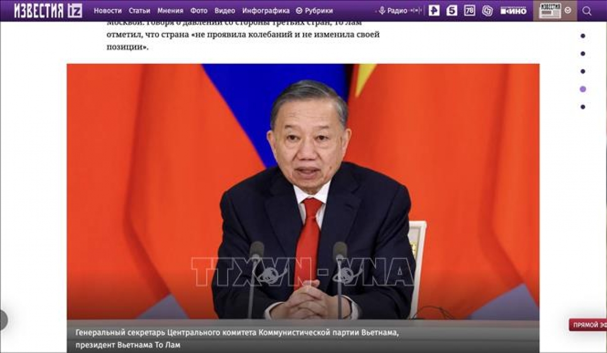 A screenshot of an Izvestia (iz.ru) story on the state visit to Russia by Vietnamese Party General Secretary and President To Lam (Photo: VNA)