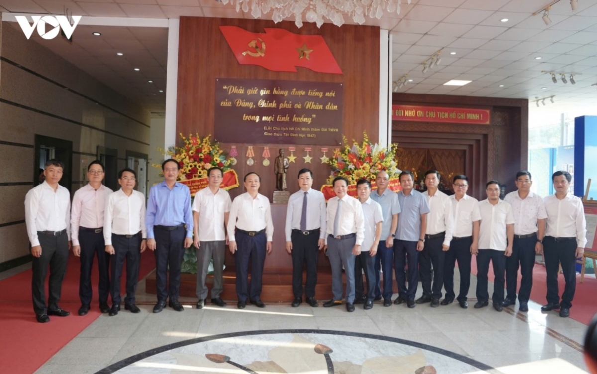 Đoàn công tác của Đài Truyền hình Việt Nam (VTV) do ông Nguyễn Thanh Lâm - Ủy viên Trung ương Đảng, Tổng Giám đốc Đài Truyền hình Việt Nam, Phó Trưởng Ban Tuyên giáo Trung ương dẫn đầu đến thăm, chúc mừng VOV nhân dịp kỷ niệm 81 năm thành lập.