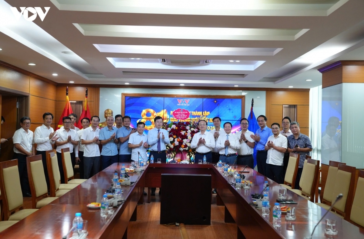 Theo ông Nguyễn Thanh Lâm, những di sản chung là nền tảng để VOV và VTV tiếp tục đổi mới, thích ứng với sự phát triển nhanh chóng của công nghệ và nhu cầu tiếp nhận thông tin ngày càng đa dạng của công chúng. Trong bối cảnh chuyển đổi số diễn ra mạnh mẽ, hai cơ quan cần phát huy thế mạnh riêng, đồng thời tăng cường kết nối, chia sẻ nguồn lực và kinh nghiệm để nâng cao hiệu quả truyền thông trên các nền tảng số.