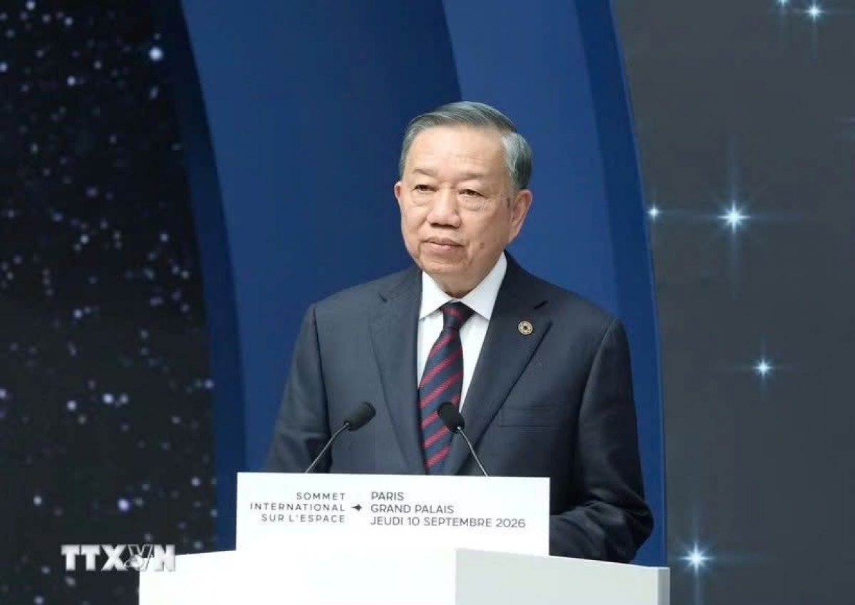 El secretario general del Partido Comunista y presidente de Vietnam, To Lam, habla en la sesión temática de la Cumbre Internacional sobre el Espacio, en París. (Foto: VNA)